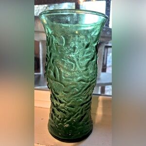 E.O. BRODY Green Glass CRINKLE VASE 
Beautiful Vintage Classic, MADE IN USA